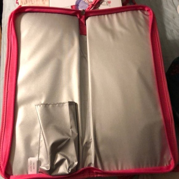 PASSPORT-TRAVEL CASE - Picture 2 of 2